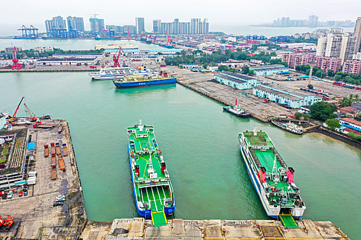 航拍海南海口秀英港,海口港客运站,滚装轮