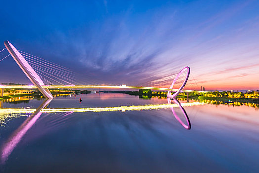 中国江苏南京地标建筑南京眼步行桥建筑夜景