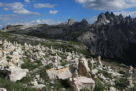 三峰山,拉瓦莱多