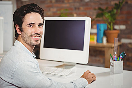 英俊,男人,坐,办公室,书桌,头像,电脑