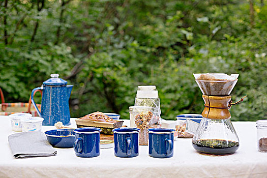 桌子,花园,咖啡机,大杯,碗,蛋糕,粮食