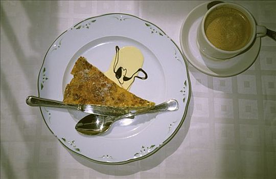 马略卡岛,杏仁蛋糕,咖啡