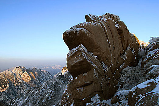 雪后的鳌鱼峰雪景