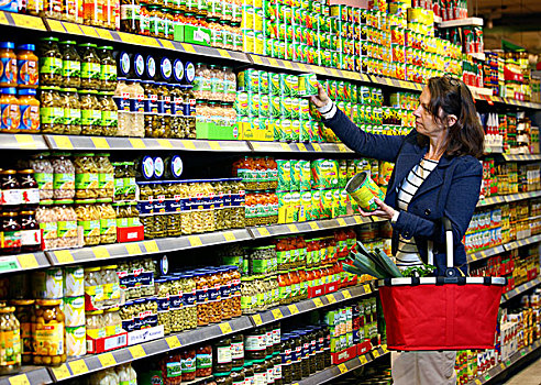 女人,购买,罐头,蔬菜,自助,食物杂货,超市,德国,欧洲