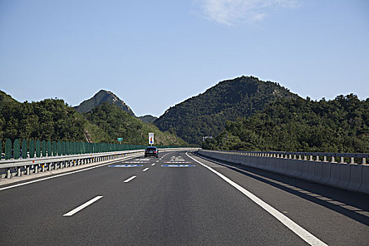 平坦干净的高速公路