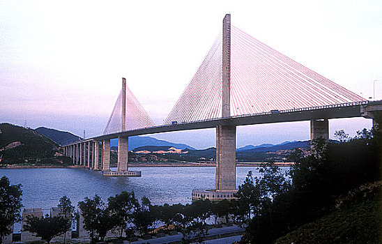 崖门大桥-----广东省西部沿海高速公路大桥,横跨珠江口,2003-08摄