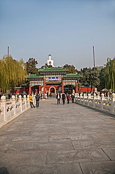 北京北海公园云堆牌楼