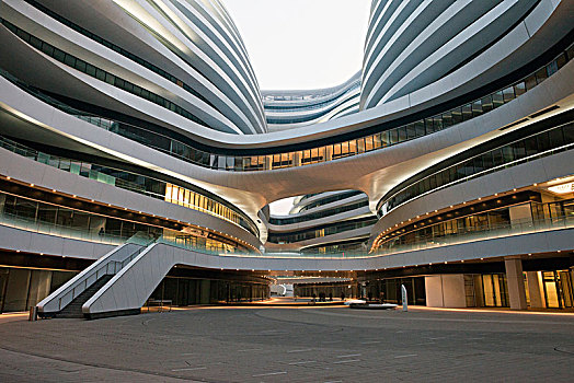 低视角看北京新的地标建筑银河soho办公大楼购物中心