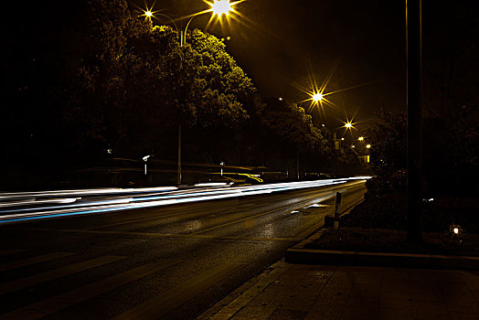 夜晚的公路