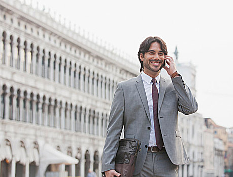 微笑,商务人士,交谈,手机,广场,威尼斯