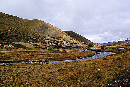 江巴村风光