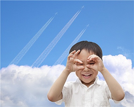 高兴,男孩,看,飞机,飞,天空,上方,云