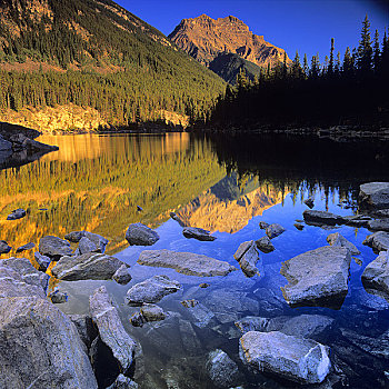 反射,山,水中,马掌,湖,碧玉国家公园,艾伯塔省,加拿大