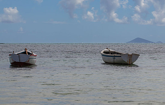 海上小船