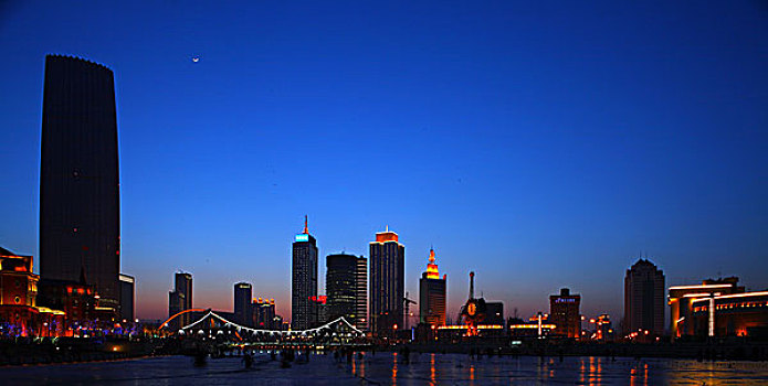 海河的夜景