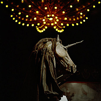 白色,独角兽,马,站立,侧面,吊灯,有趣,博物馆,巴黎,法国