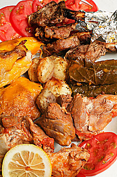 美食,大浅盘,阿拉伯,风格,烘制,羊羔,鸡,小,烤,土豆,装饰,番茄片,柠檬