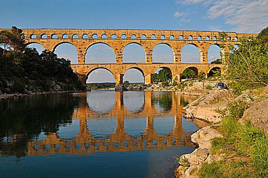 罗马水道,加尔桥,反射,河,普罗旺斯,法国南部,法国,欧洲