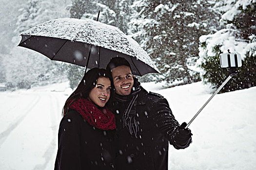 情侣,手机,下雪,微笑