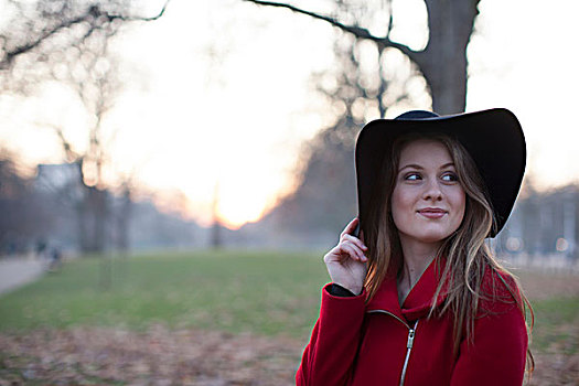 美女,垂边帽,公园,伦敦,英国