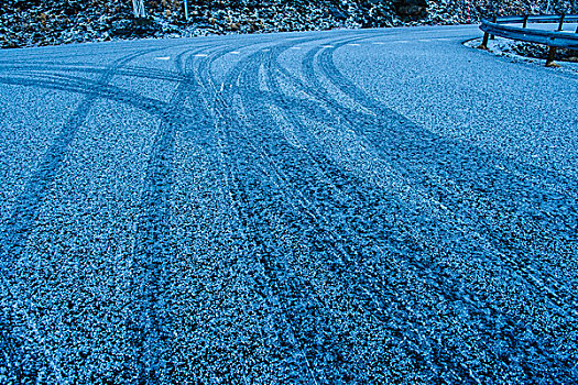 仰视,轮胎印,雪,公路,瑞恩,罗弗敦群岛,挪威