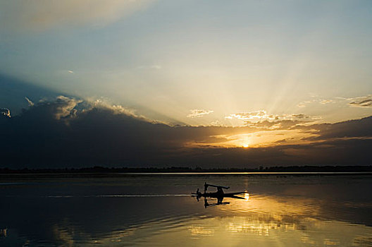 剪影,一个人,划船,斯利那加,查谟-克什米尔邦,印度