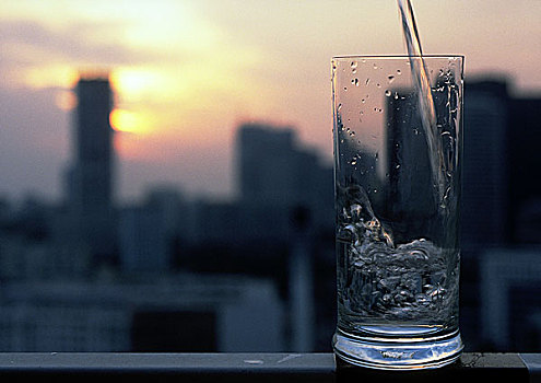 玻璃杯,冰,吸管,正面,模糊,城市