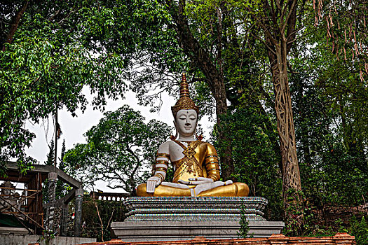 泰国清迈素贴山脚下一高僧像
