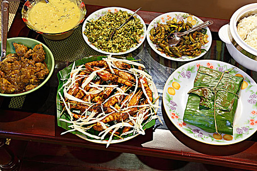 油炸,宽沟对虾,鱼肉,香蕉叶,蔬菜,喀拉拉,印度南部,南亚,亚洲