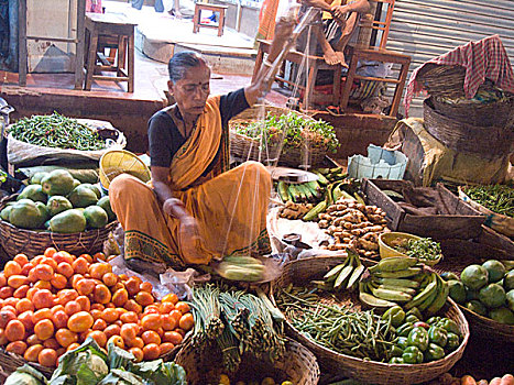 老太太,销售,蔬菜,店,市场,加尔各答,印度,十月,2007年