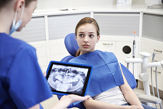 牙医,展示,x光,平板电脑,病人,女孩