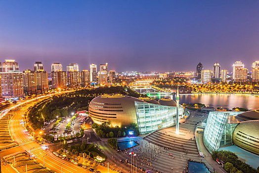 日落下的中国河南郑州千禧广场建筑夜景