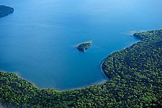 岛屿,湖