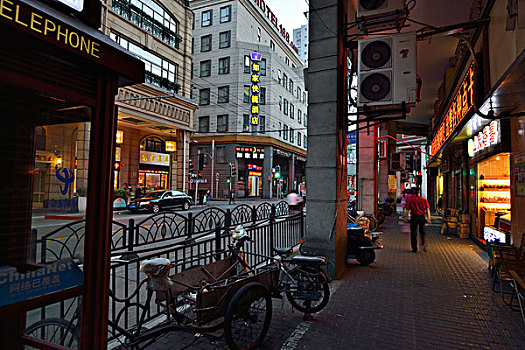 金陵路骑楼夜景