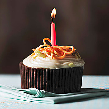 胡萝卜蛋糕,杯形蛋糕,奶油干酪,浇料,照亮,生日蜡烛