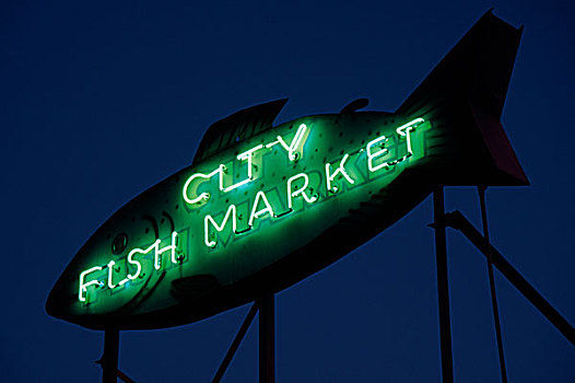 仰视,霓虹标识,派克市场,西雅图,华盛顿,美国