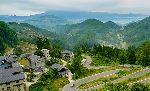 重庆酉阳,盘山路推动乡村振兴