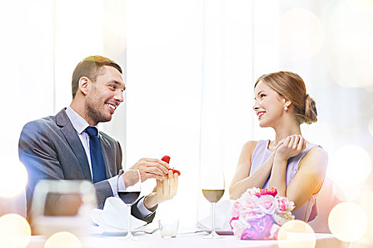餐馆,情侣,假日,概念,微笑,男人,求婚,女朋友