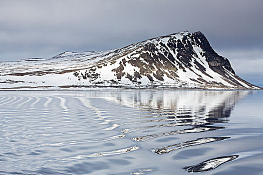 悬崖,反射,平静,海洋,斯瓦尔巴特群岛,挪威