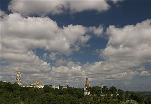 乌克兰,基辅,寺院,洞穴,风景,大,钟楼,金色,圆顶,绿色,云,雷暴,2004年