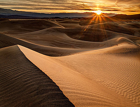 美国,加利福尼亚,死亡谷国家公园,日出,上方,沙丘