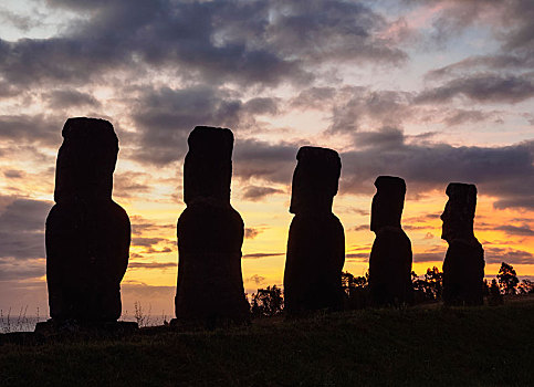 复活节岛石像,阿基维祭坛,日落,拉帕努伊国家公园,复活节岛,智利,南美