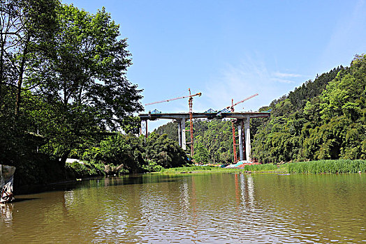 四川基建建设修桥
