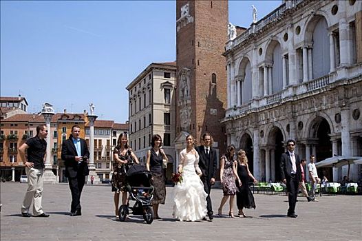 新婚夫妇,婚宴,广场,维琴察,威尼托,意大利,欧洲
