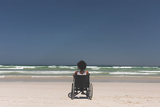 美女,坐,轮椅,海滩