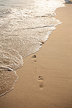 脚印,海滩,波浪
