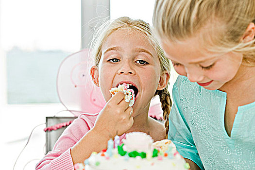 特写,女孩,吃,生日蛋糕