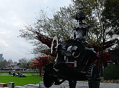 上海自然博物馆广场雕塑