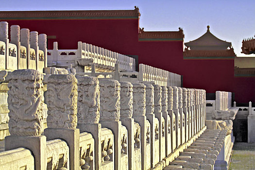 故宫里太和殿的汉白玉台基和螭首及望柱