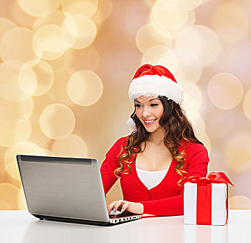 圣诞节,休假,科技,人,概念,微笑,女人,圣诞老人,帽子,礼盒,笔记本电脑,上方,背景